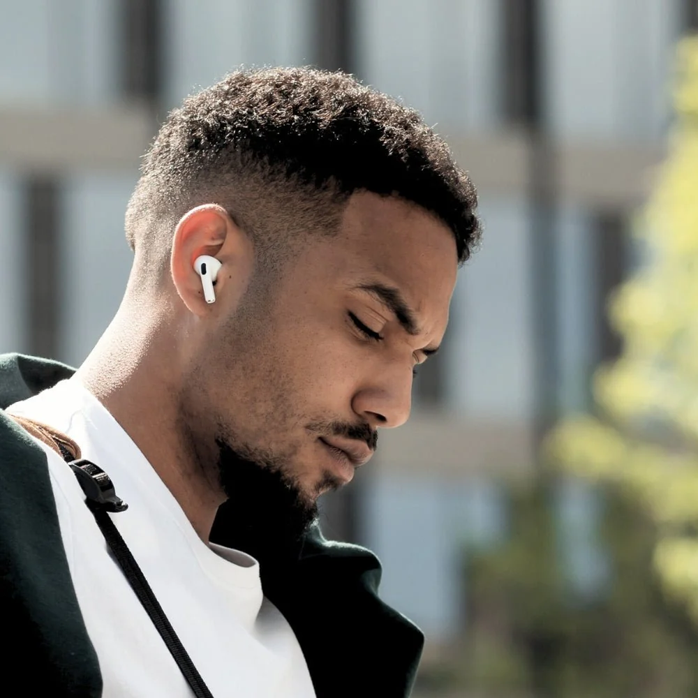 Motorola APX Bluetooth Adapter with Wireless PTT and Earbuds - Image 3